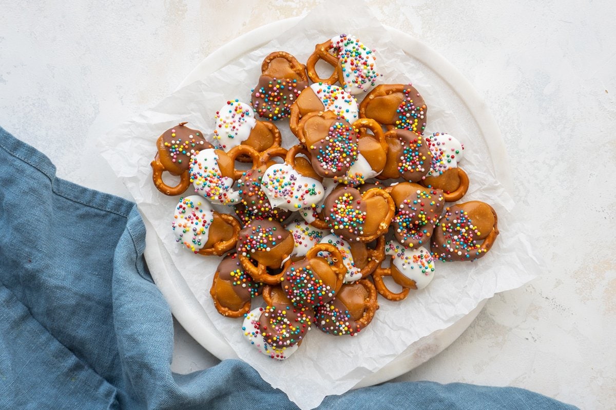 plate with chocolate caramel pretzel bites with sprinkle 