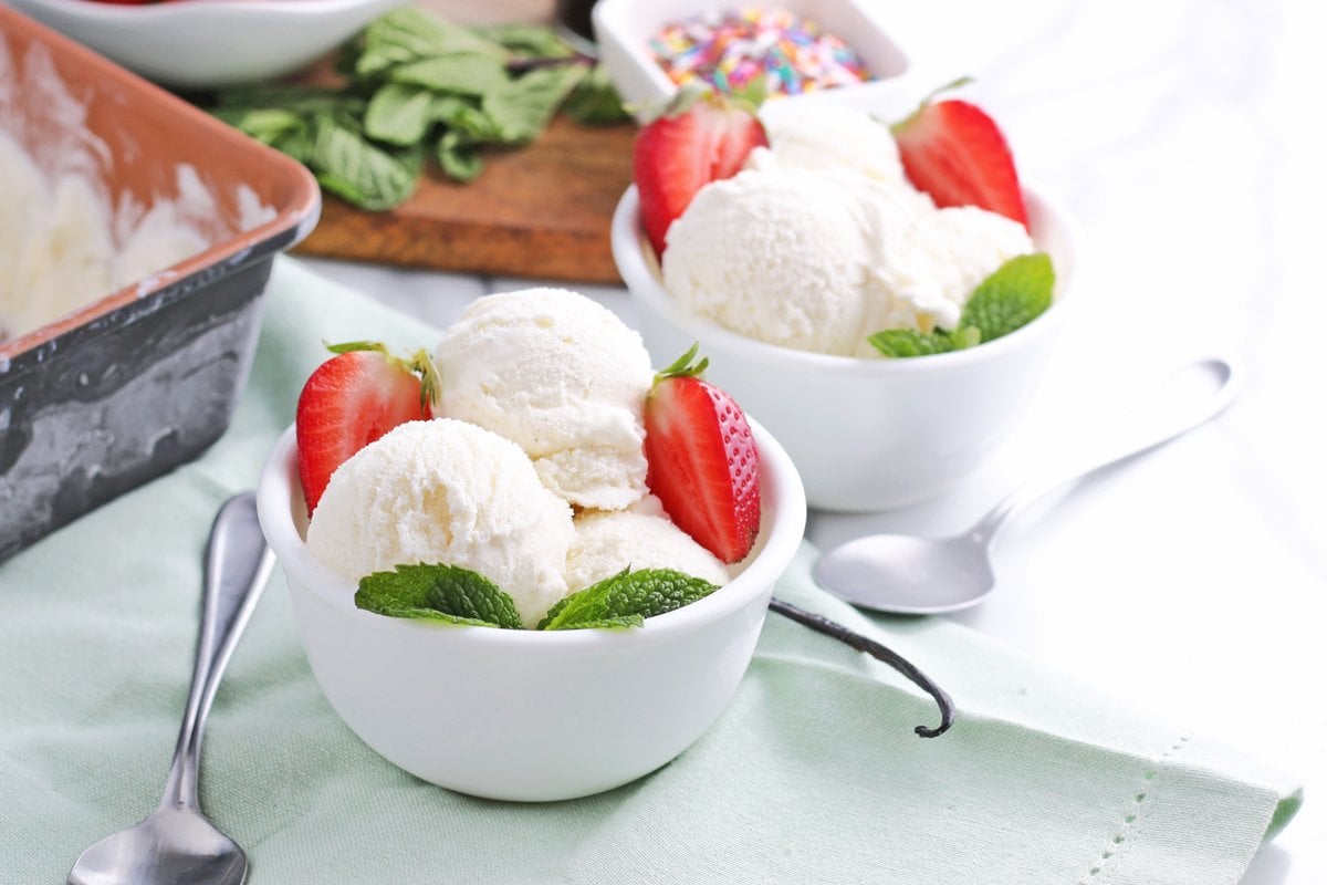 https://www.savoryexperiments.com/wp-content/uploads/2021/06/Vanilla-Ice-Cream-10.jpg