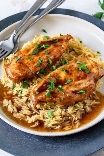 plate of crock pot balsamic chicken