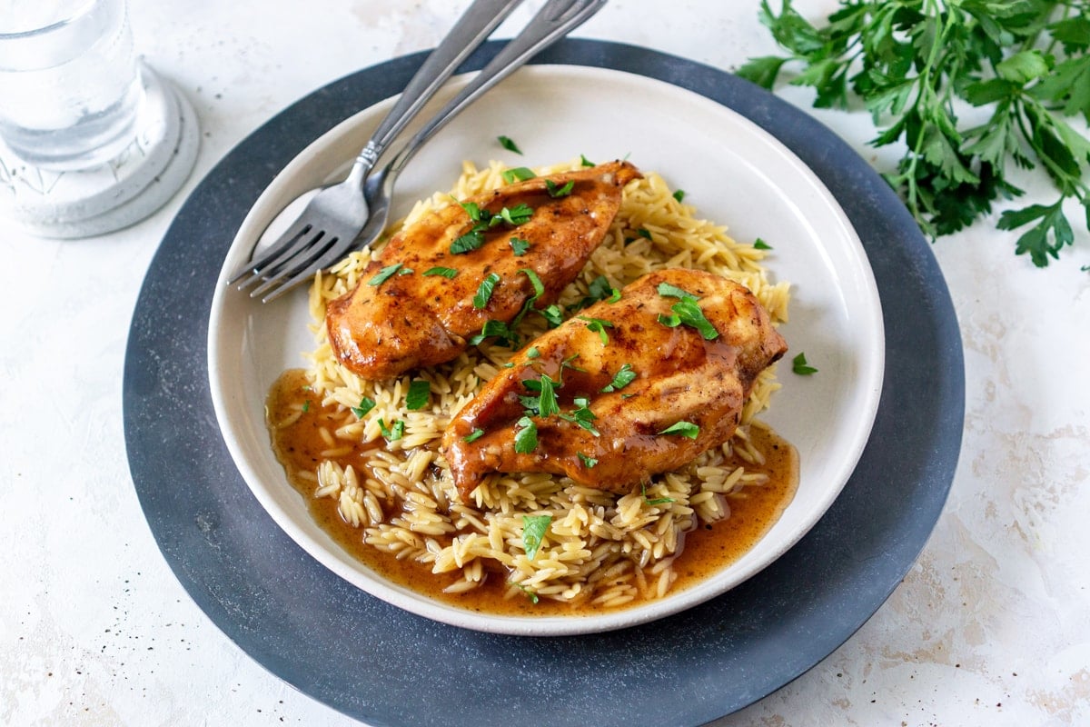 plate of crock pot balsamic chicken