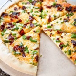 sliced jalapeno popper pizza