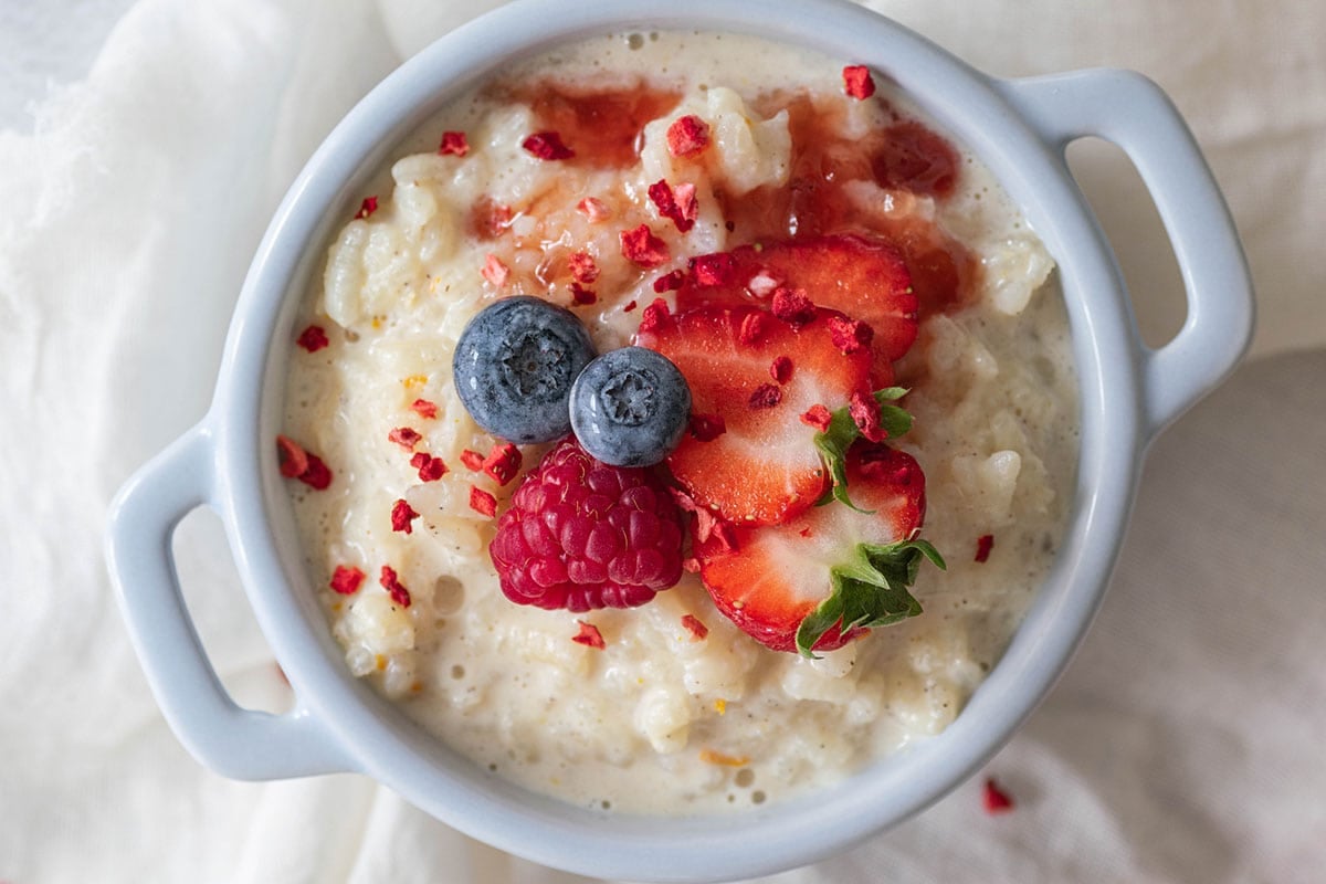 close up of rice pudding with fresh fruit