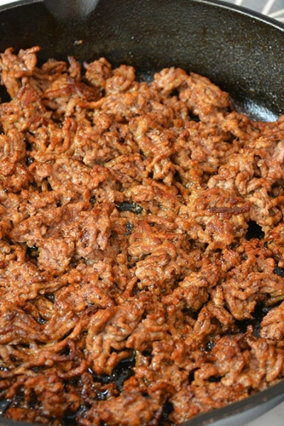 cast iron of browned ground beef