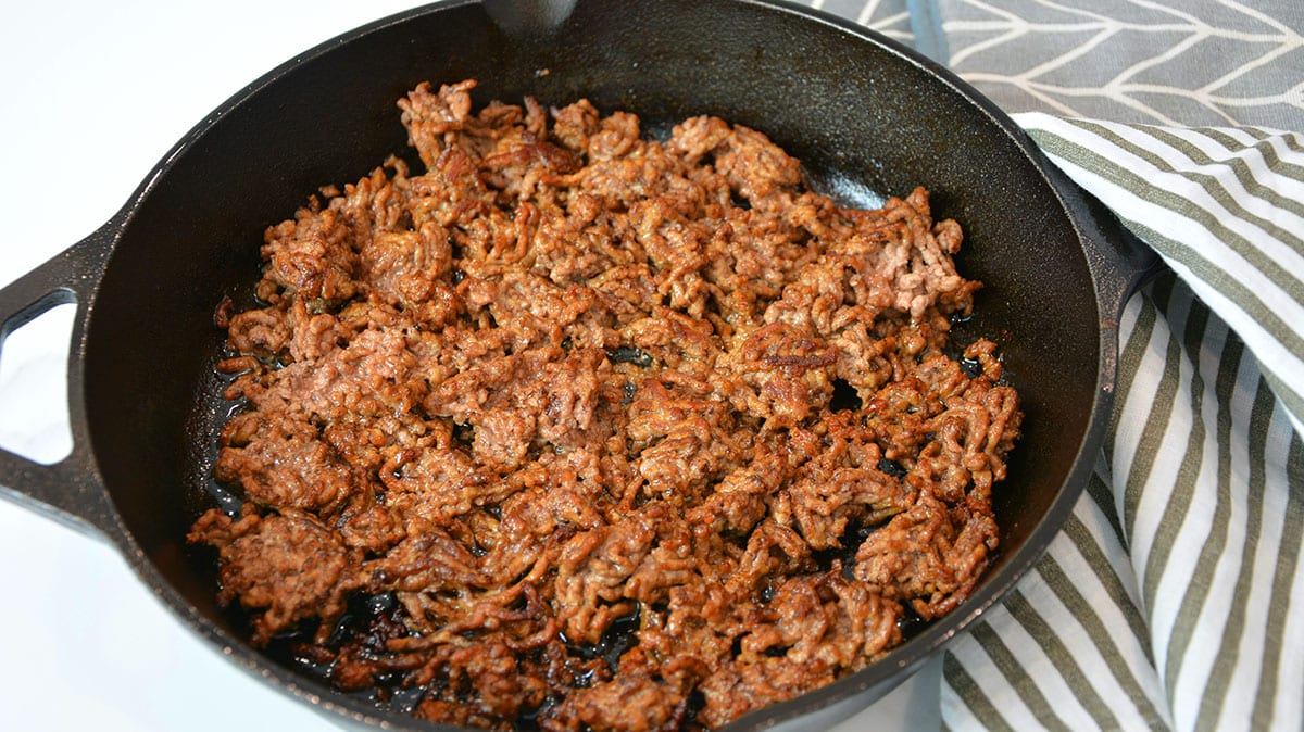 cast iron of browned ground beef