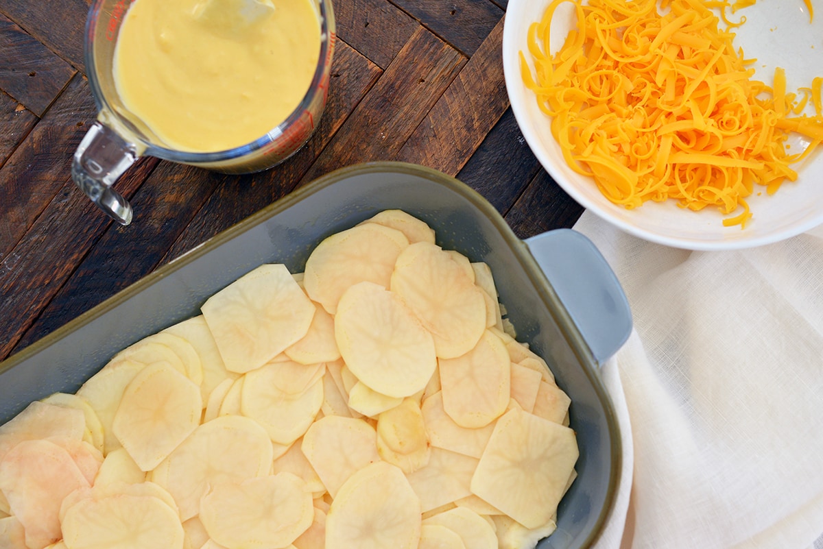 sliced potatoes, shredded cheese and roux sauce 