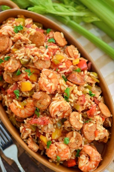 overhead of crockpot jambalaya in a serving dish