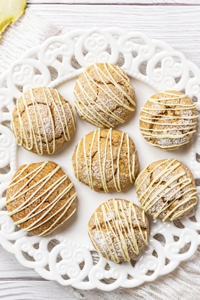 overhead plate of applesauce cookies