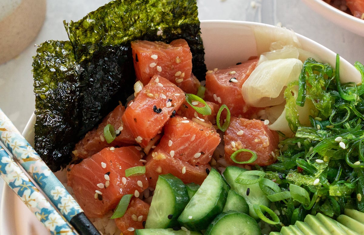 close up of cubed salmon with poke sauce and sesame seeds 
