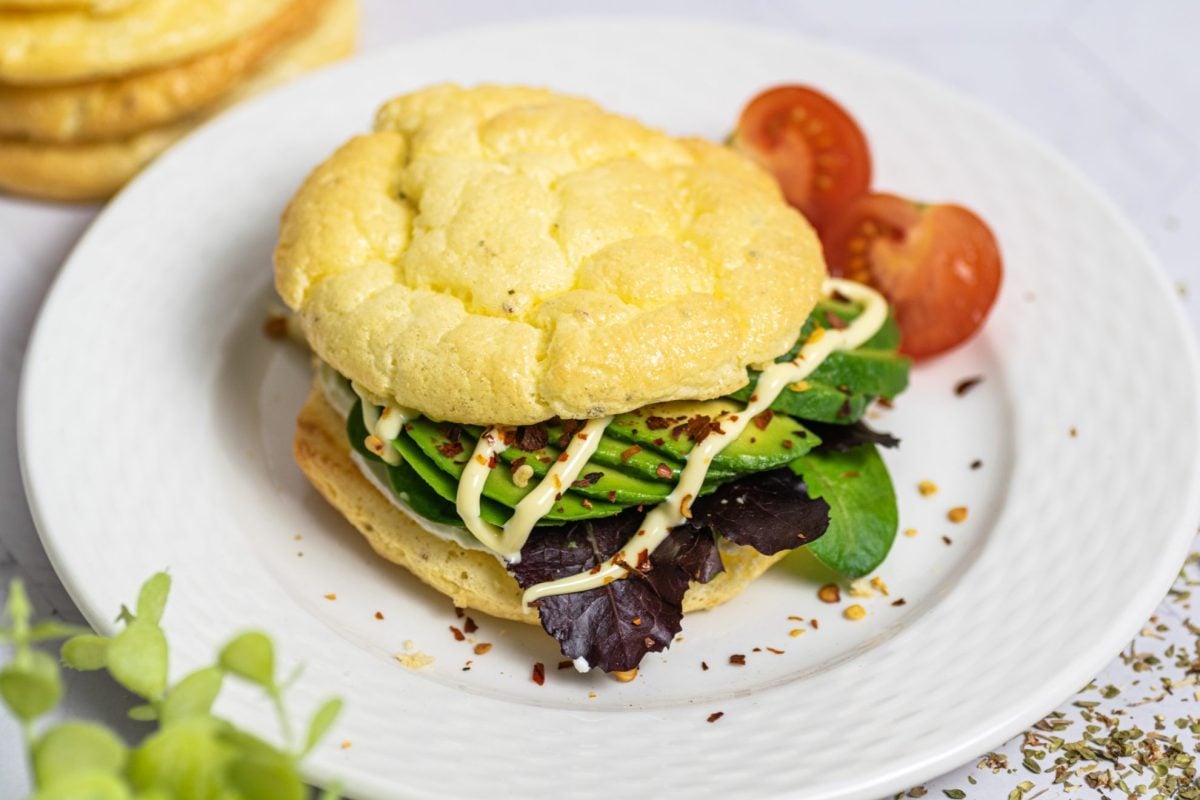 sandwich on cloud bread with avocado and spring mix