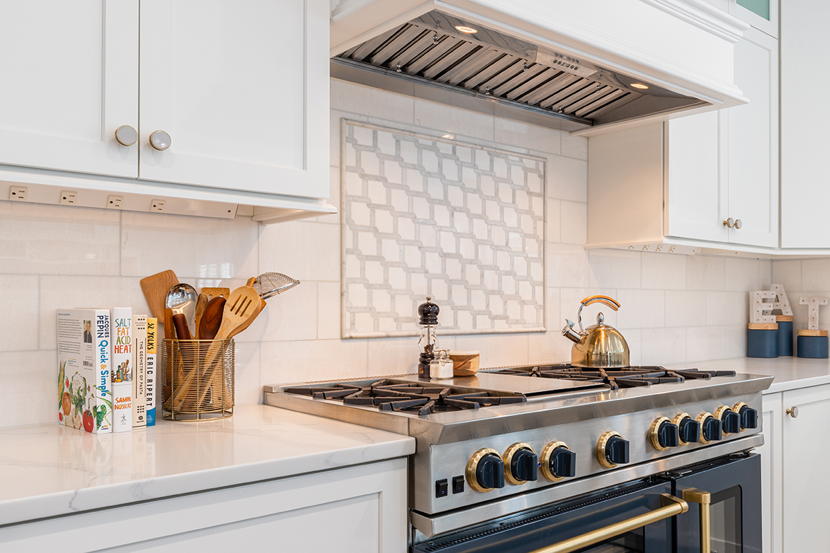 under cabinet outlets in kitchen 