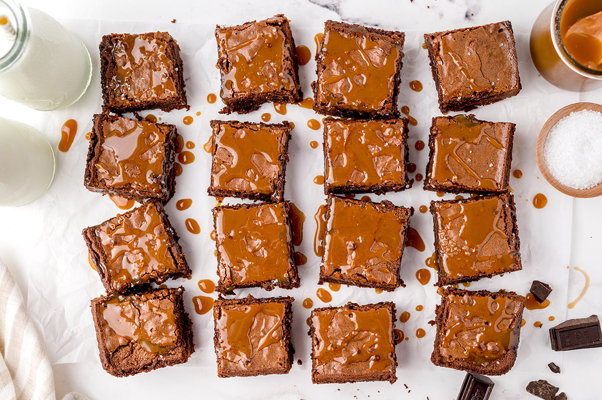 16 brownies with caramel 
