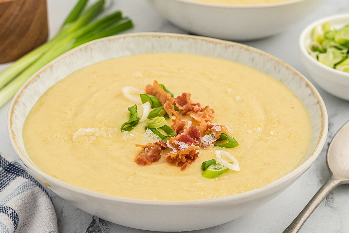 https://www.savoryexperiments.com/wp-content/uploads/2022/07/Creamy-Leek-and-Potato-Soup-17.jpg