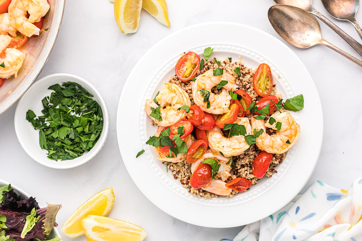 garlic butter shrip recipe with fresh parsley and lemons 