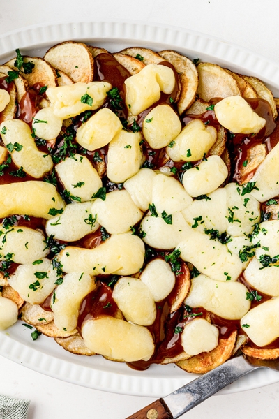 overhead shot of poutine
