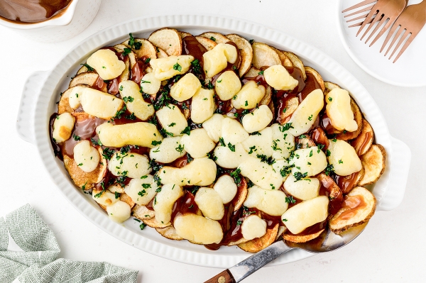 overhead shot of poutine