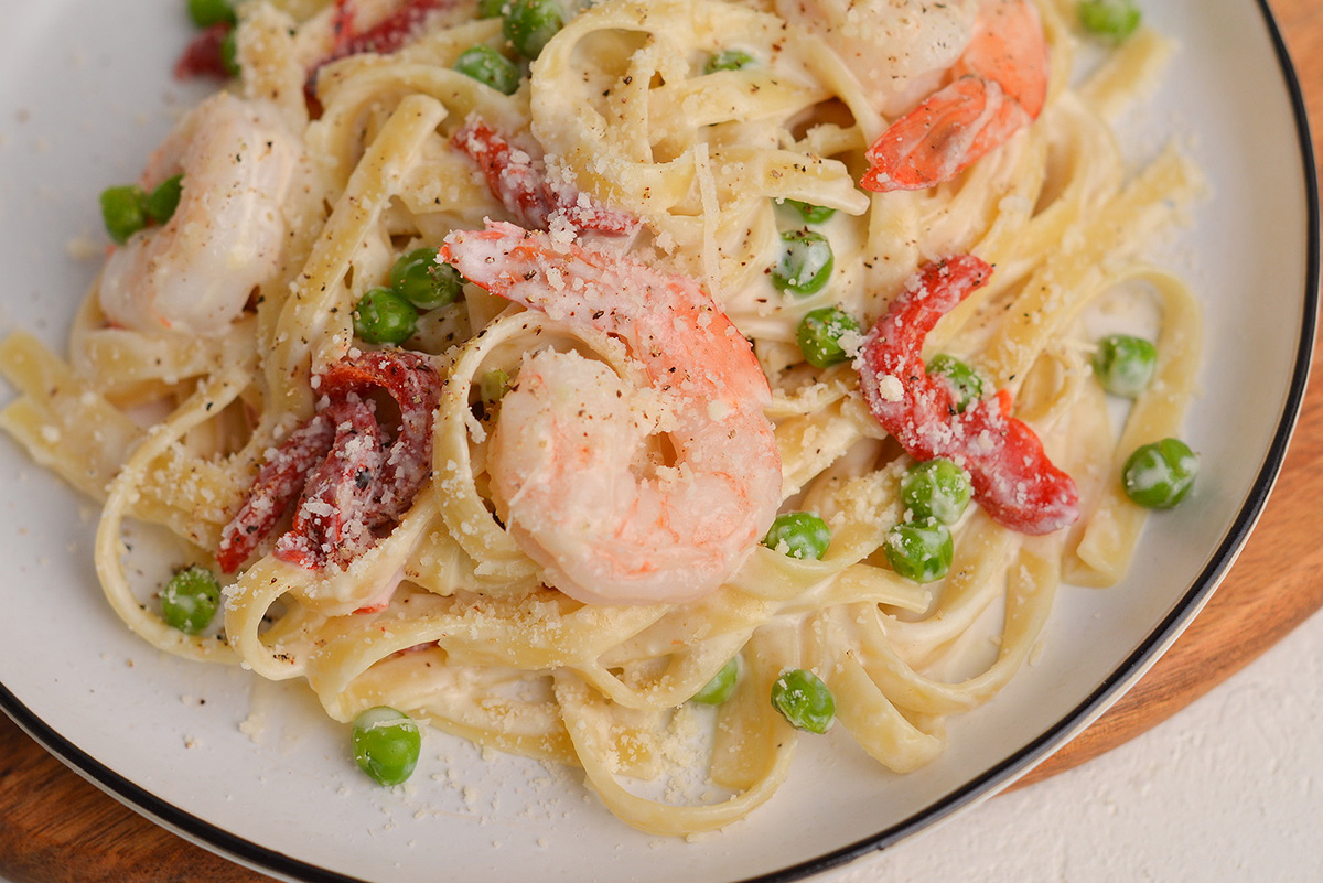 close up of cooked shrimp with pasta 