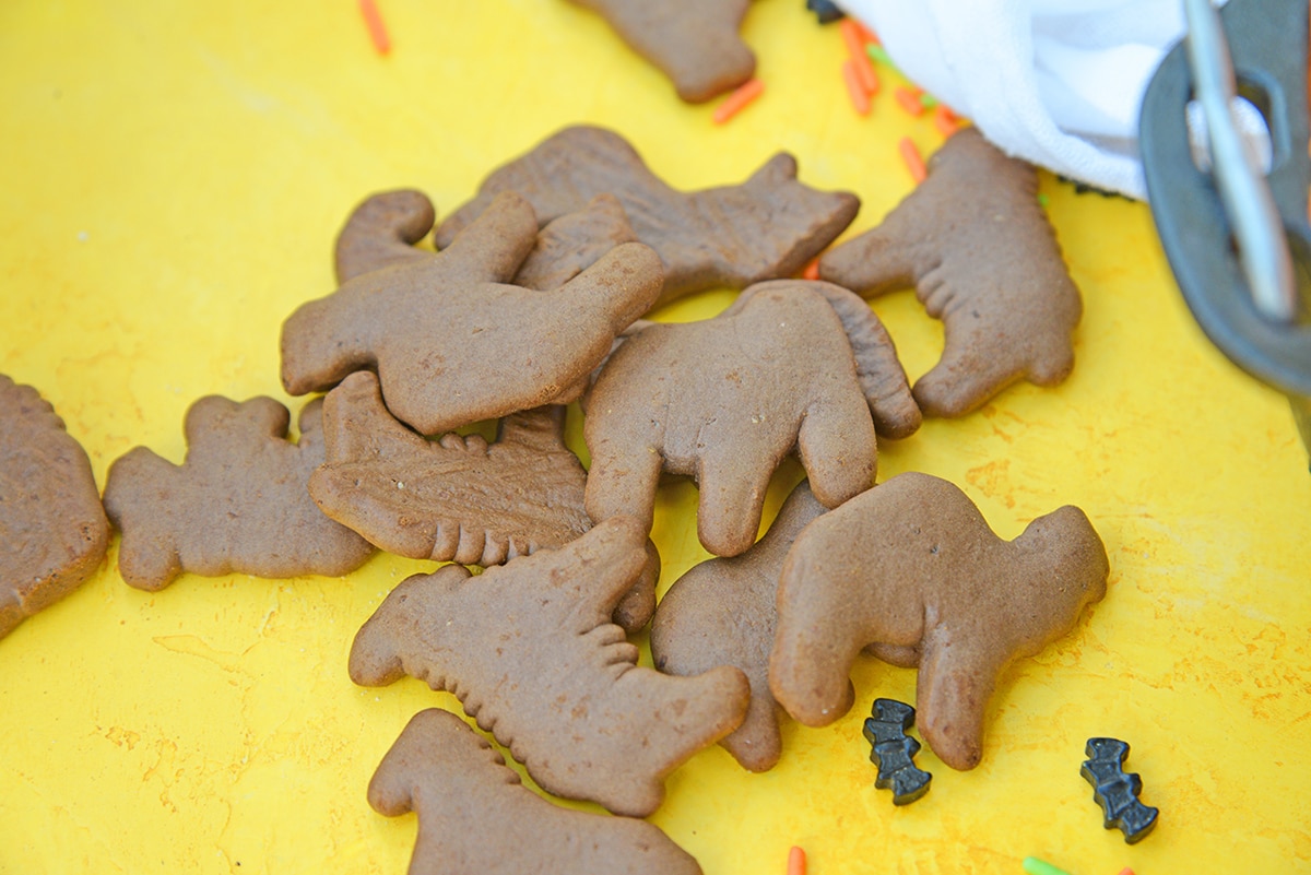 chocolate animal crackers