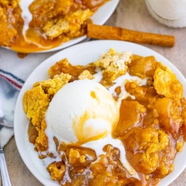 caramel apple dump cake