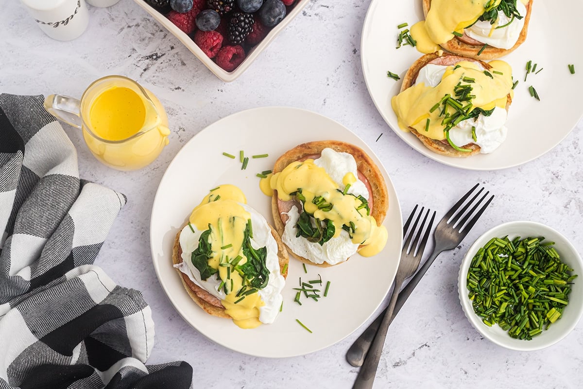 overhead shot of plate of eggs benedict