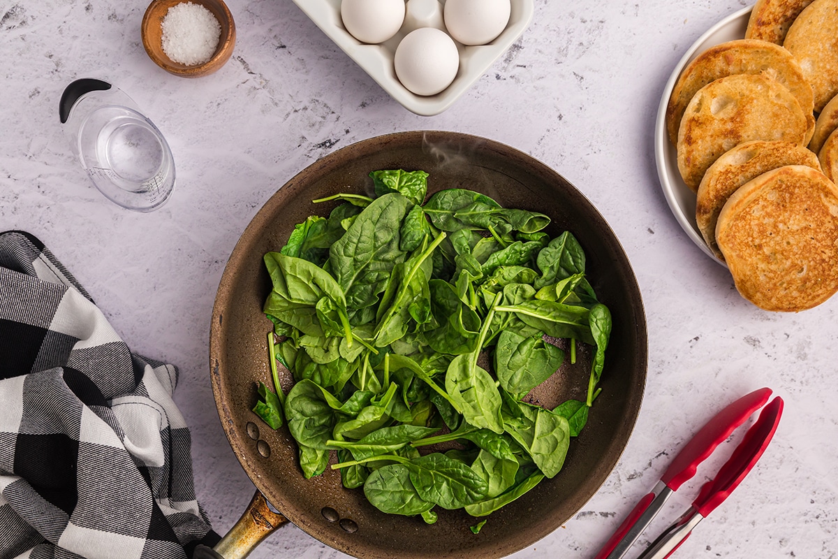 spinach wilting in pan