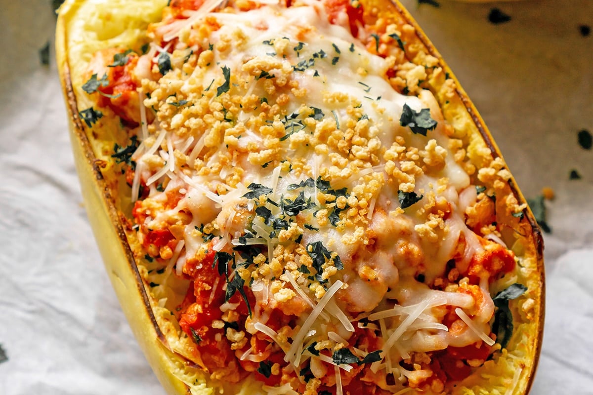 close up of lemon panko topping on spaghetti squash