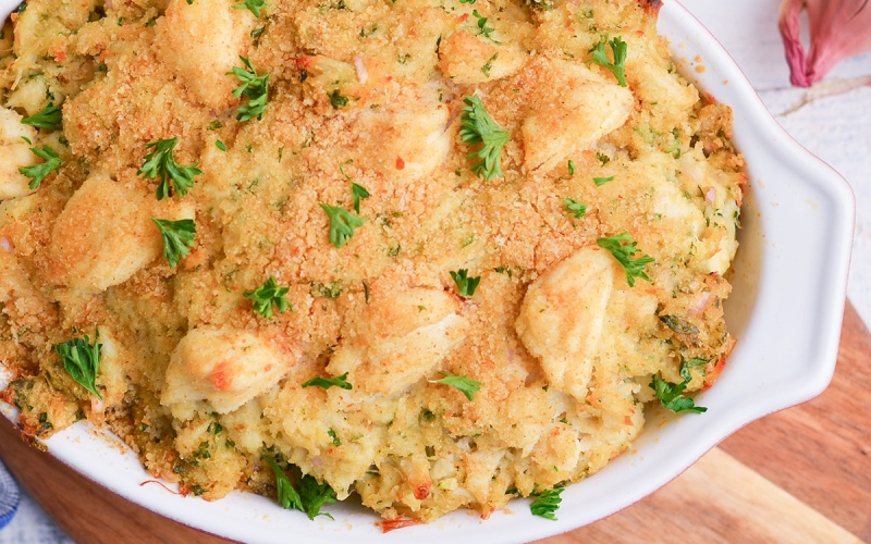 close up bread crumb topping and crab pieces on crab imperial