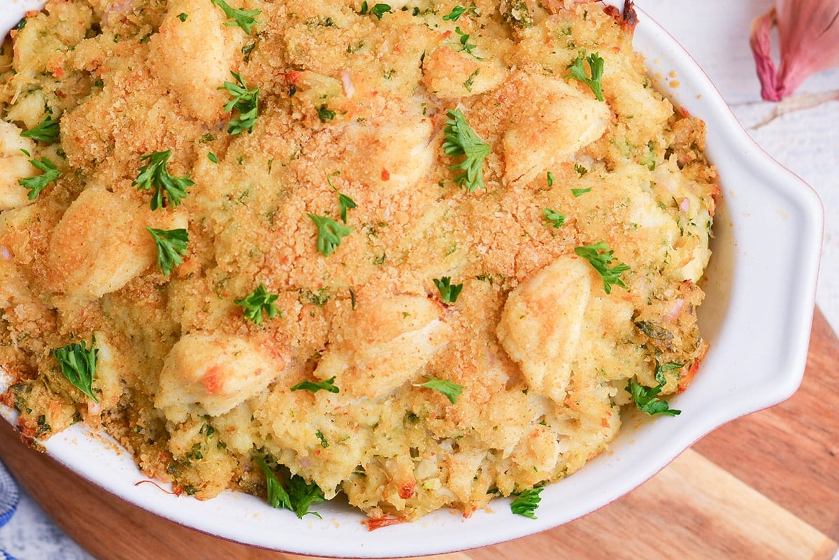 close up bread crumb topping and crab pieces on crab imperial