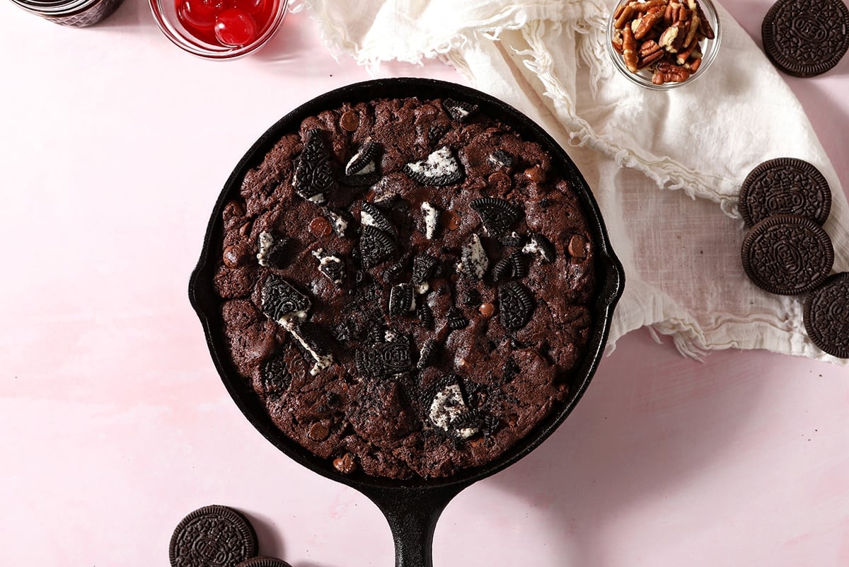 overhead shot of oreo brownie in skillet