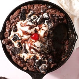 overhead shot of oreo skillet brownie