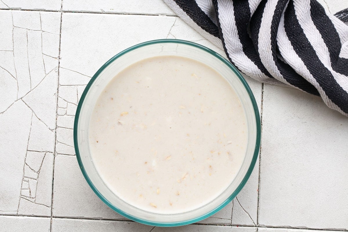 overhead shot of bowl of overnight oats