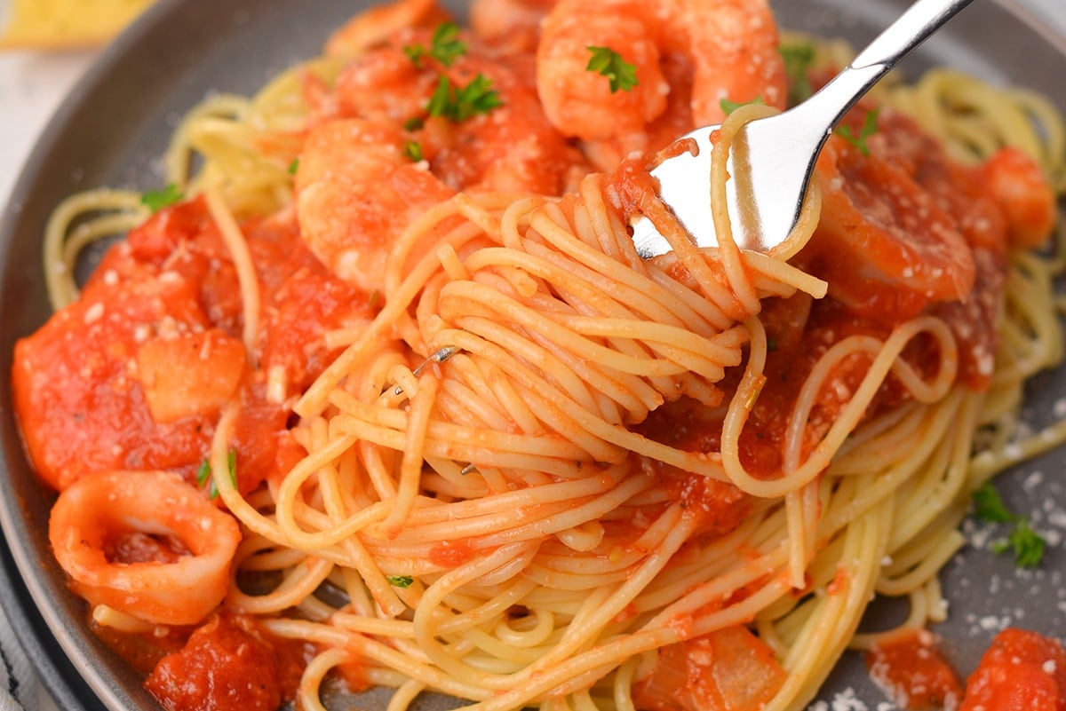 close up of fra diavolo on a fork
