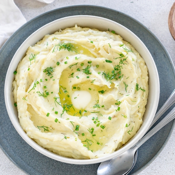 EASY Dill Mashed Potatoes (Slow Cooker Mashed Potatoes!)