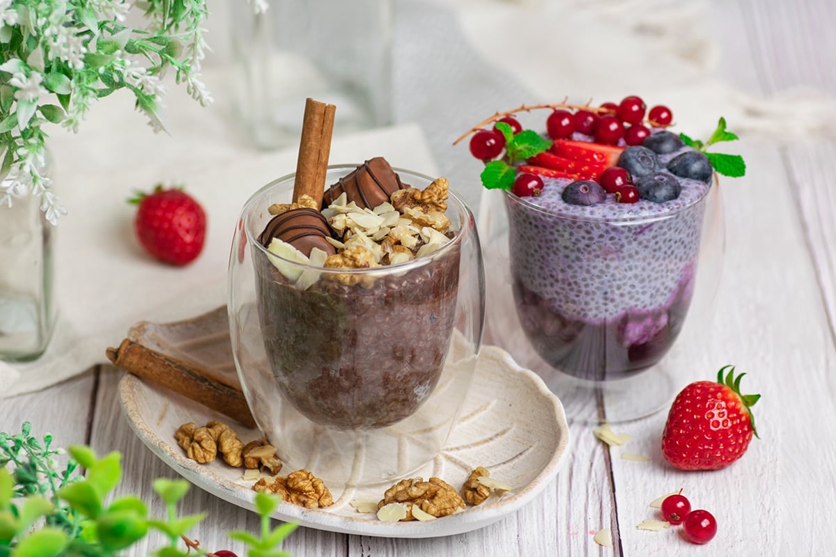 two types of chia pudding