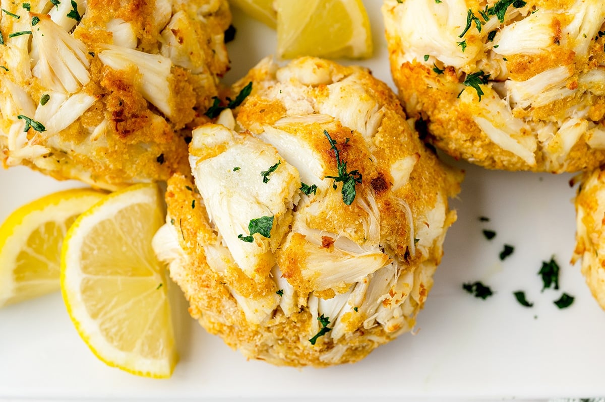 close up of jumbo lump pieces of blue crab meat in a crab cake