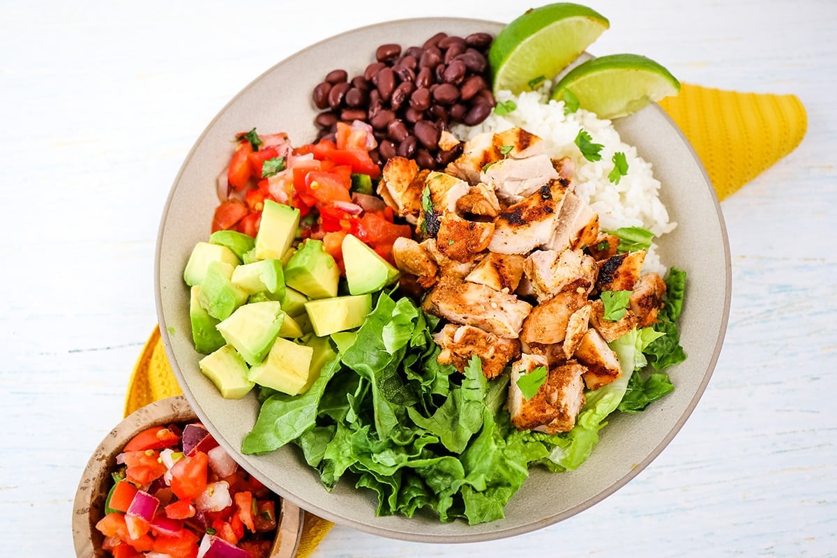 chipotle pollo asado bowl with avocado and beans