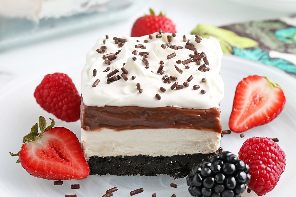 chocolate lasagna with fresh fruit