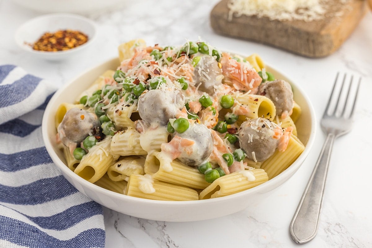 close up shot of smoked salmon pasta in bowl