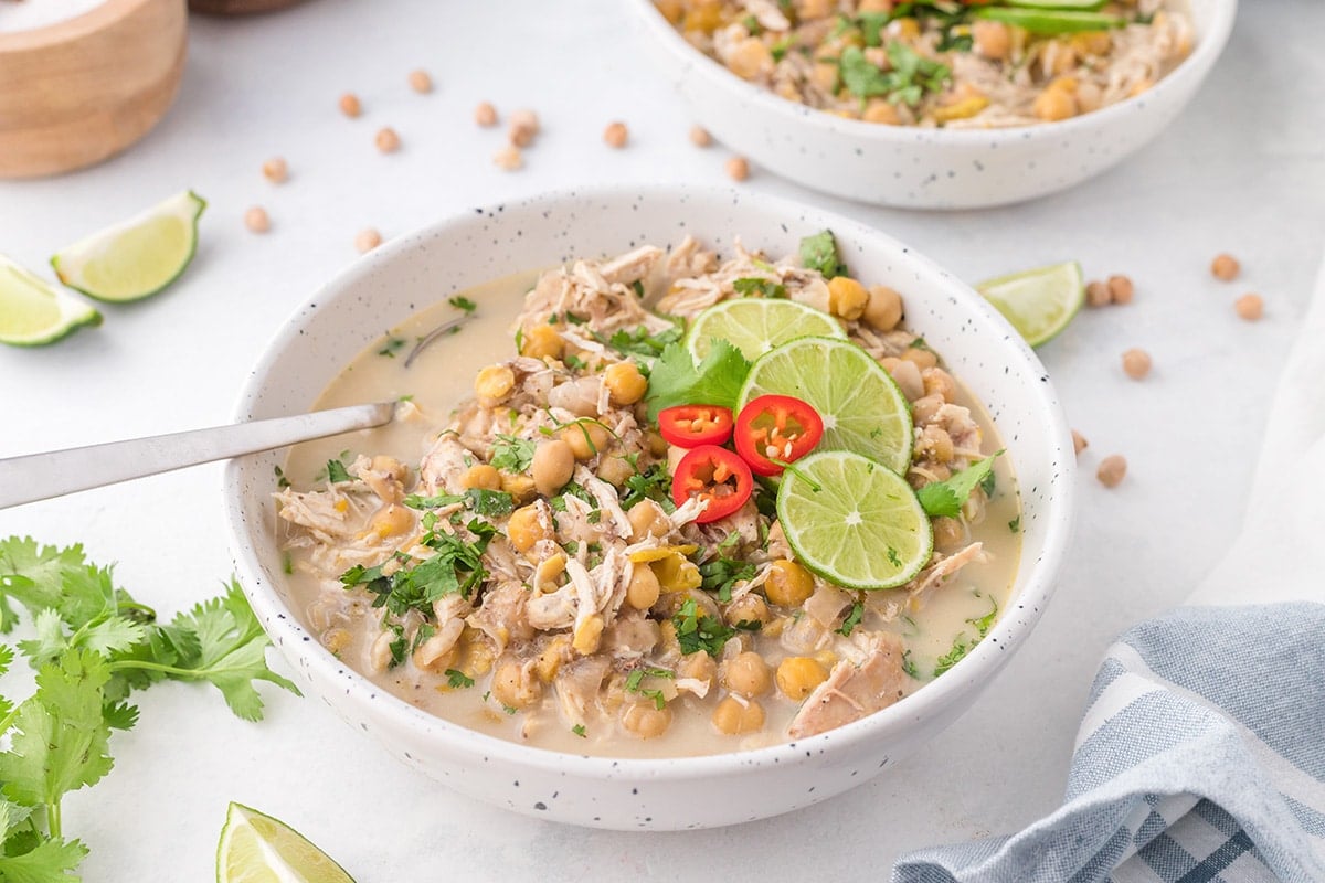 white speckled bowl of crock pot white chicken chili