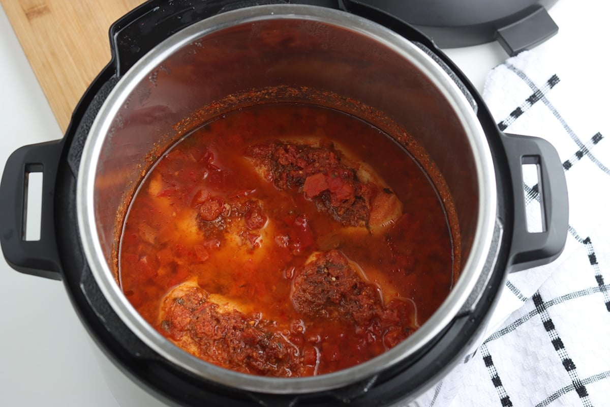 chicken cooking in salsa in instant pot