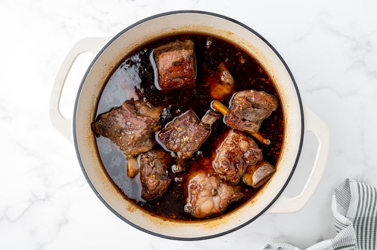 short ribs braising in a dutch oven