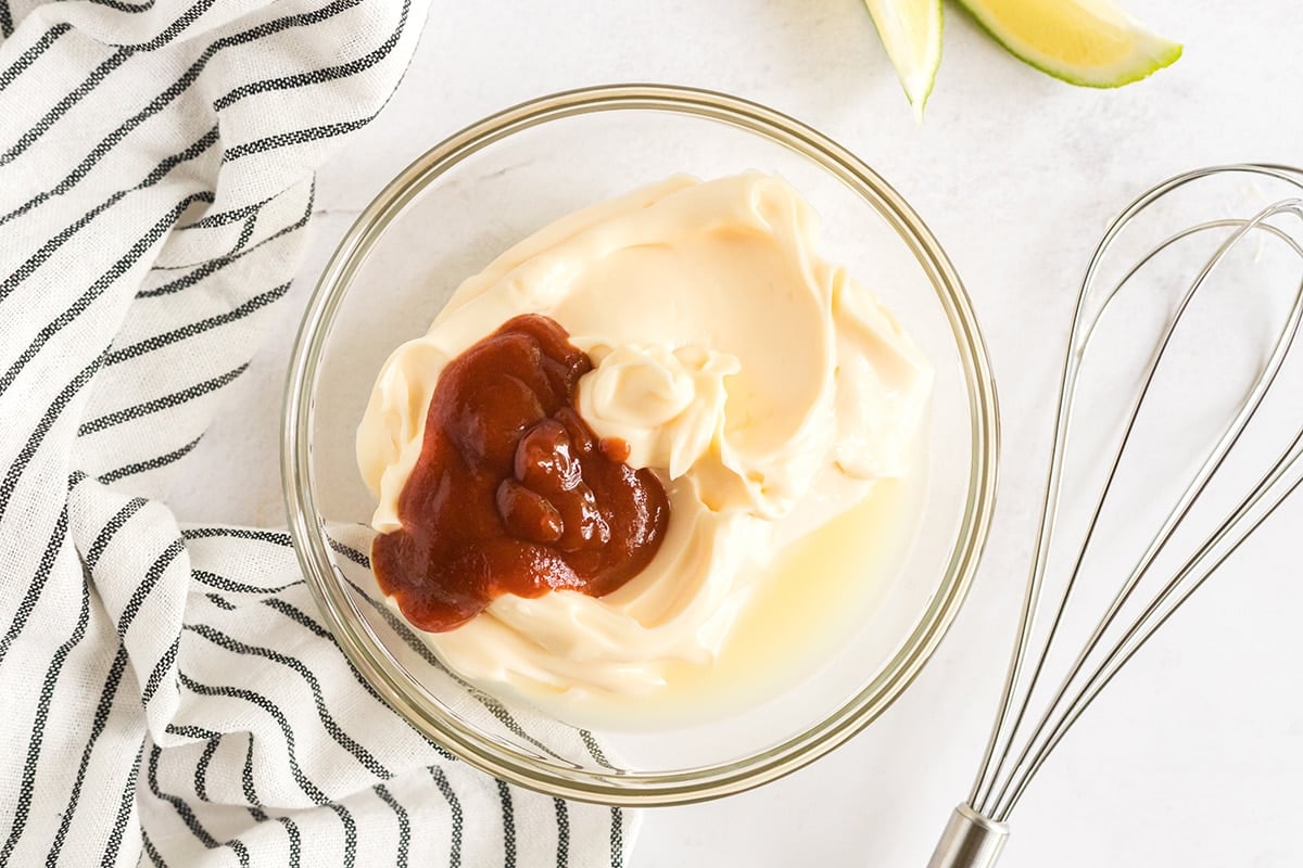 sriracha aioli ingredients in a bowl