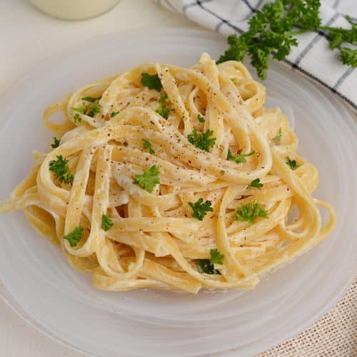 EASY Fettuccine Alfredo Recipe (w/ 25+ Variations!)