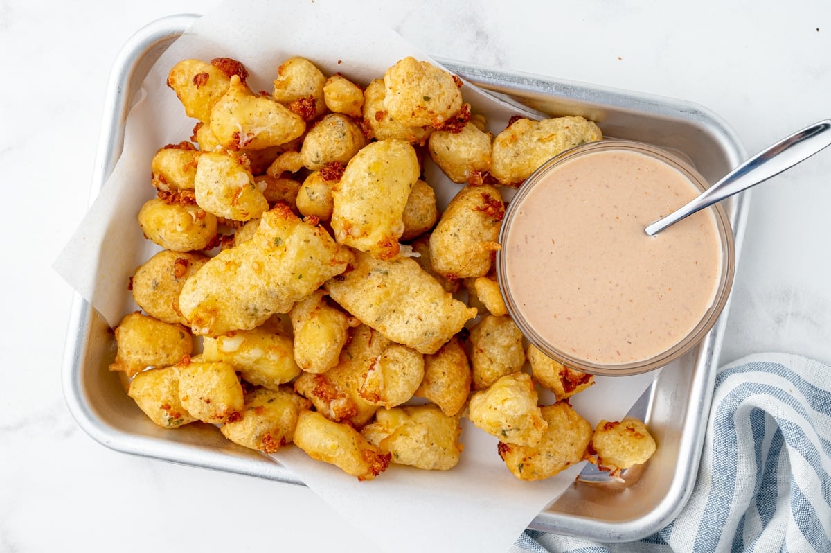 cheese curds with bloomin onion sauce