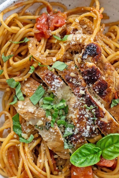 close up overhead shot of chicken bruschetta pasta