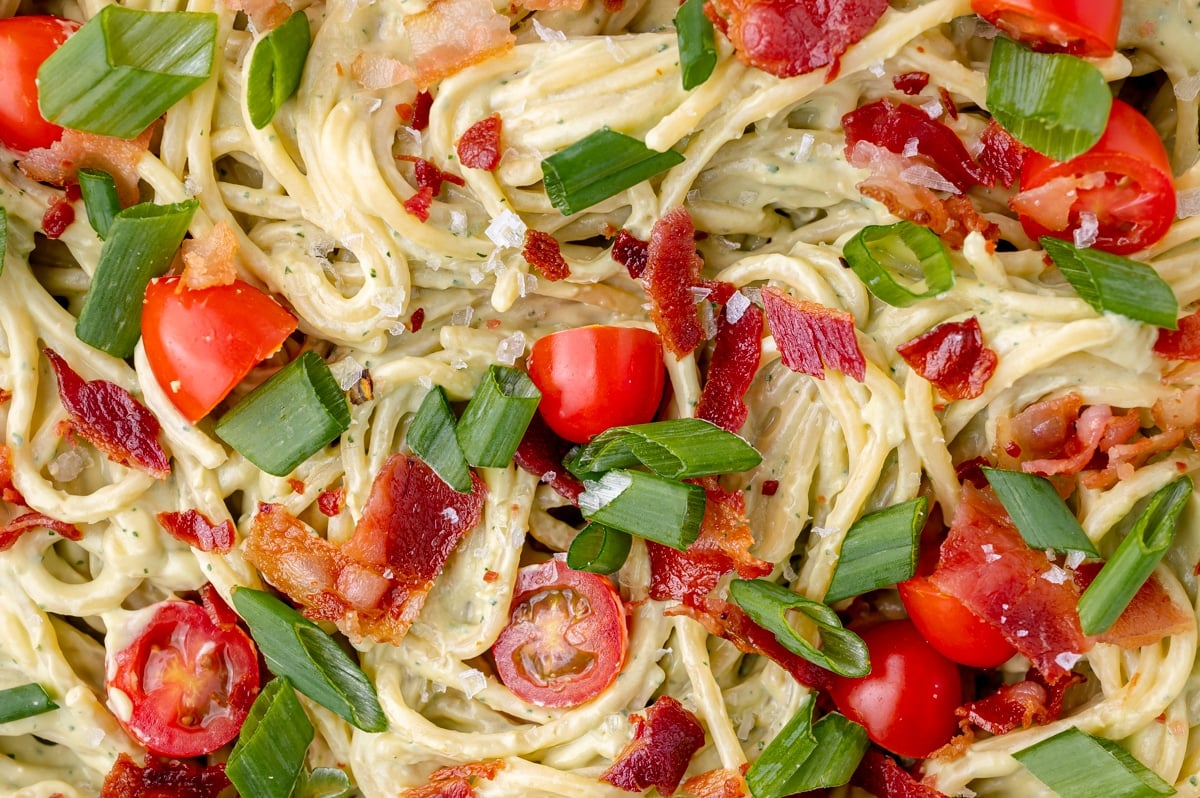 close up of creamy avocado pasta