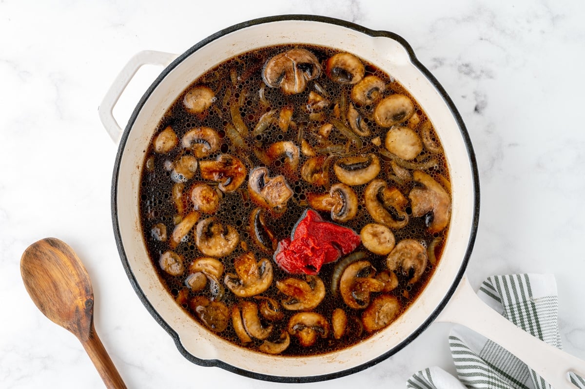 tomato paste added to mushroom gravy