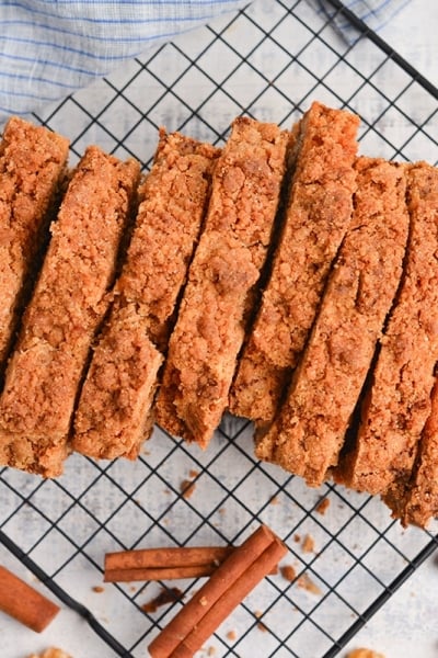 sliced banana nut bread with streusel topping on a wire rack