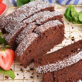 slices of cake with fresh strawberries