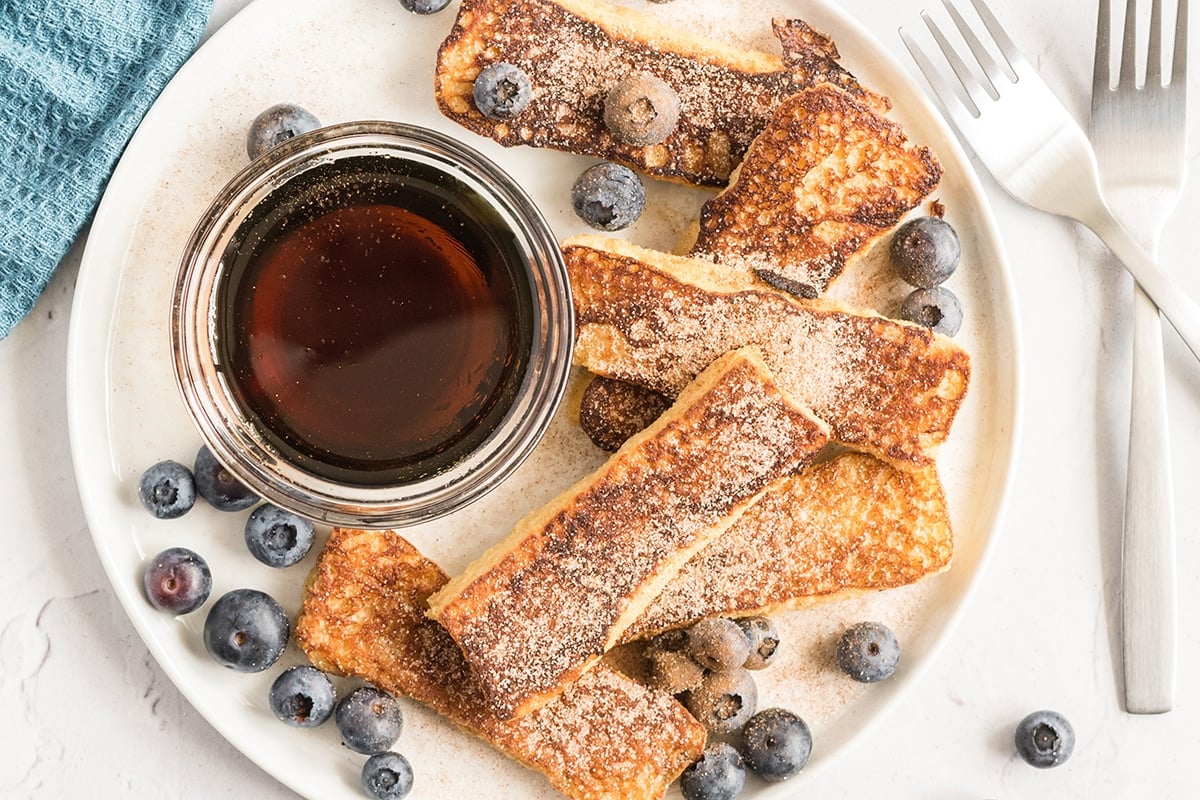 plated French toast sticks