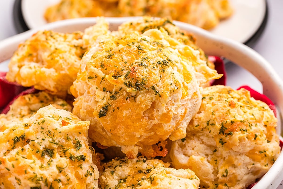 Bisquick Cheddar Bay Biscuits - Copycat Red Lobster Biscuit Recipe